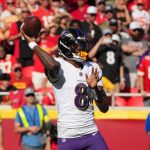Lamar Jackson injures hamstring vs. Chiefs